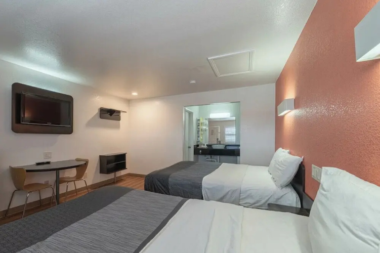 Coastal Valley Inn