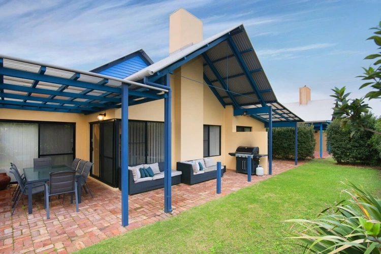 Sextuple Cottage