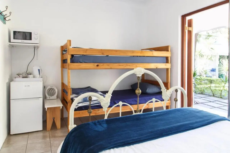 Robertson Backpackers