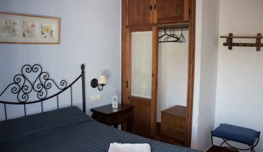 2 Bedrooms Cottage