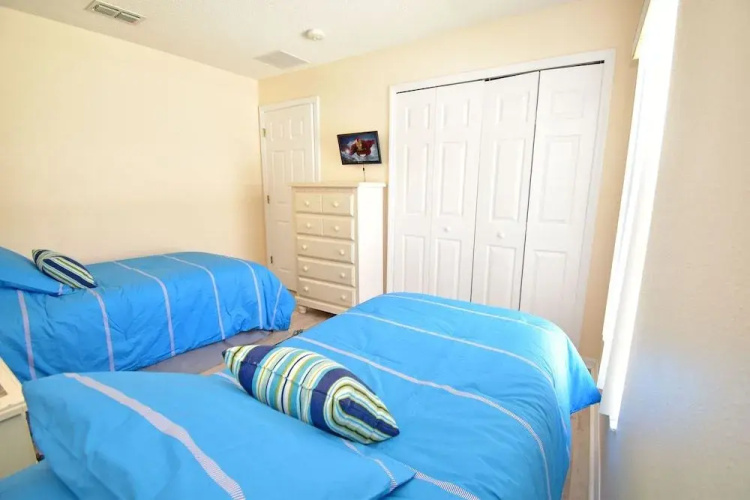 210PD Pine Top 4 Br home by RedAwning