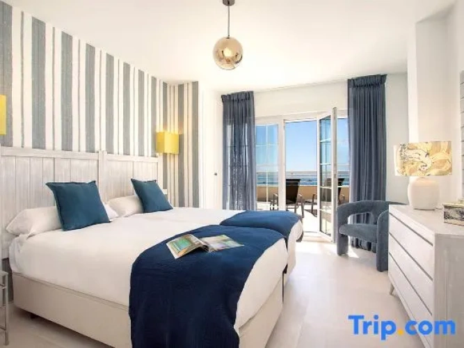 3 Bedrooms Apartment