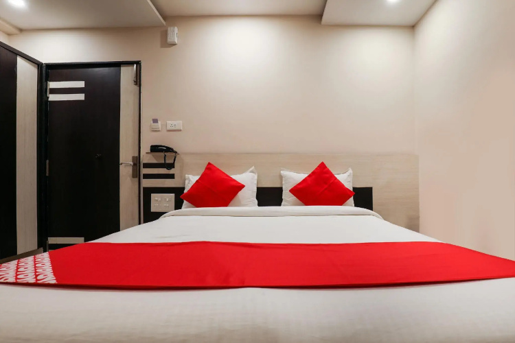 OYO 9804 Hotel SR Residency
