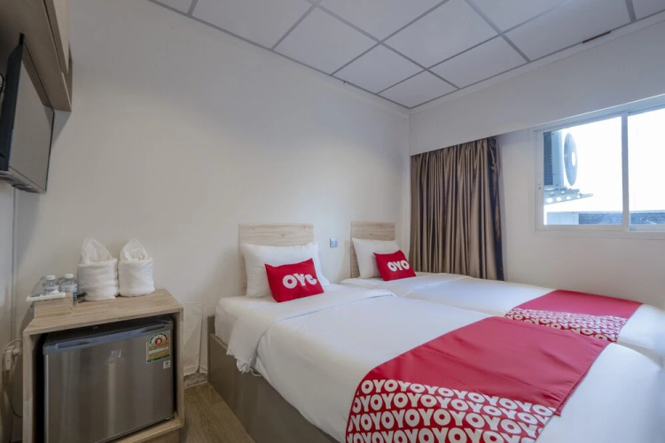 OYO 982 Charurat Suite