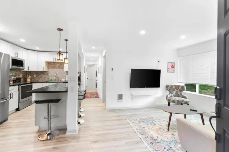 3 Bedrooms Apartment