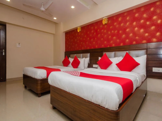 OYO 14376 Royal Park Residency