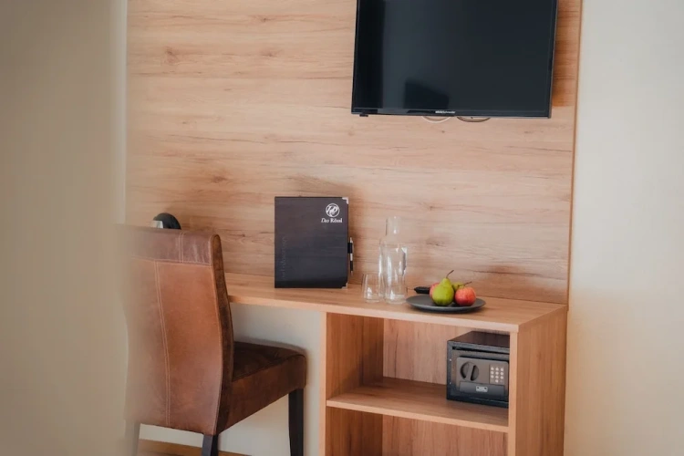 1 Bedroom Standard Quadruple Family room