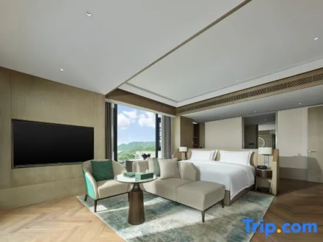 2 Bedrooms Premier Quadruple Suite with lake view