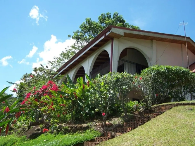 2 Bedrooms Villa