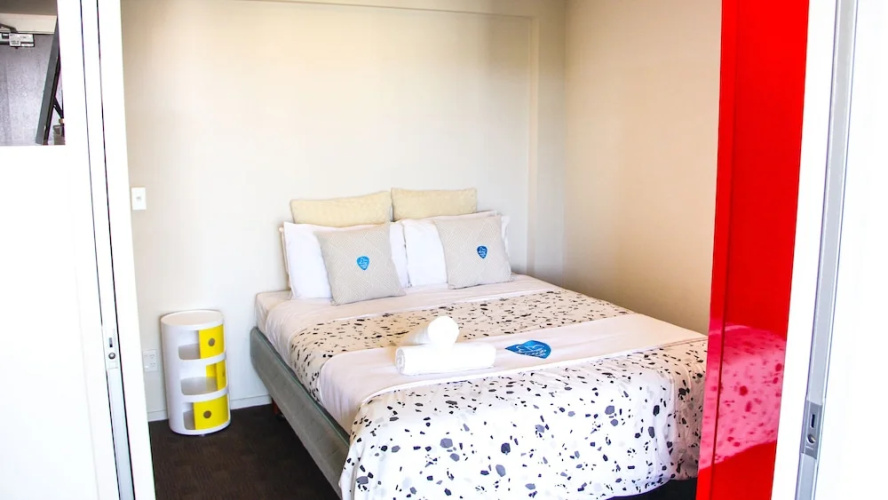 Quadrant 2 Bdr with Seaview & Parking