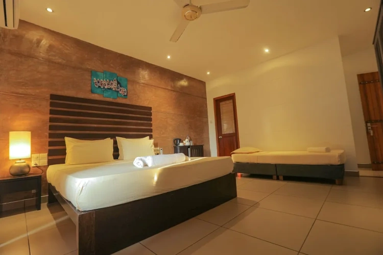 Deluxe Quadruple room with balcony and with canal view
