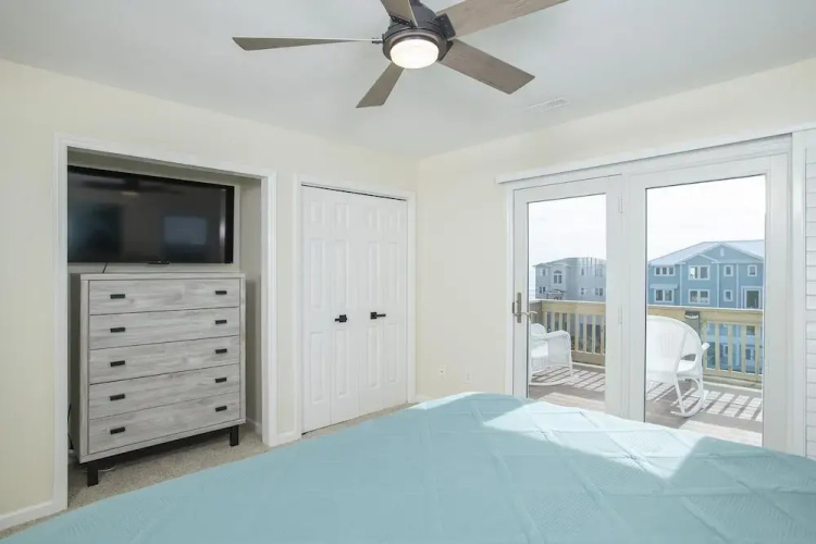 Azure 4 Bedroom Home by RedAwning