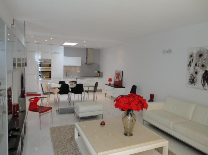 3 Bedrooms Apartment