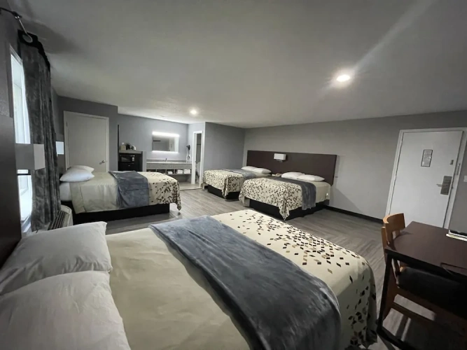 4 Bedrooms Deluxe Quadruple room