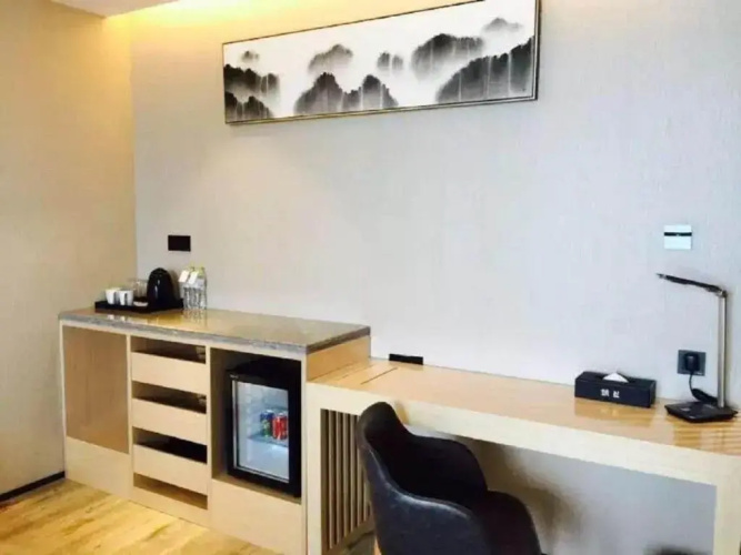 Elegance Hotel