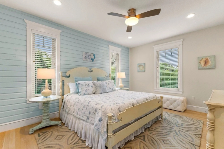 Seaside Haven 4 Bedroom Home by RedAwning