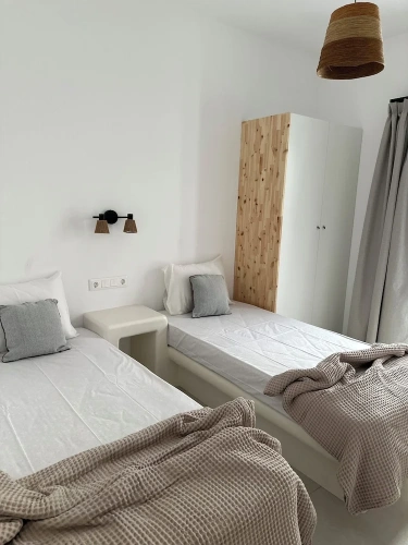 Standard Twin room with balcony