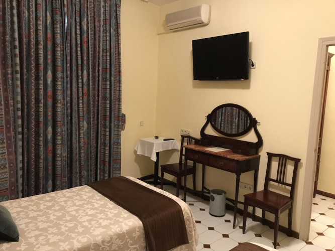 Hotel Suís