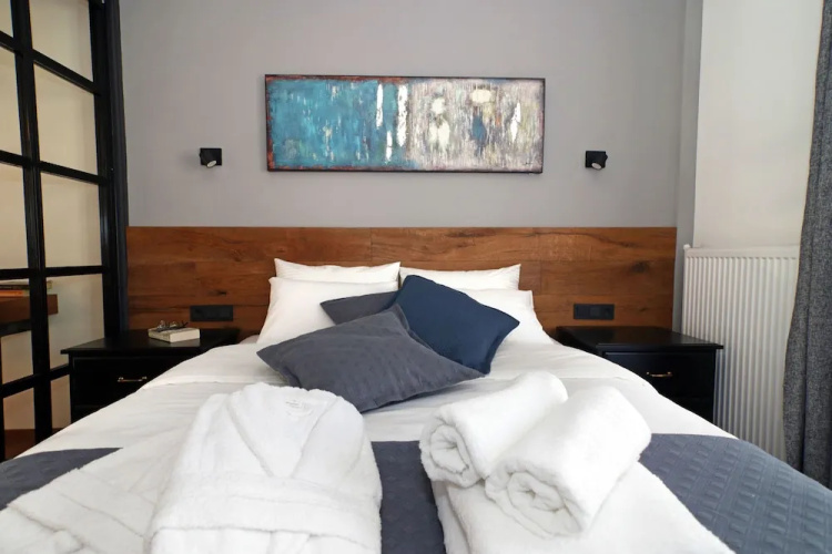 Tom's Bachelor Pad