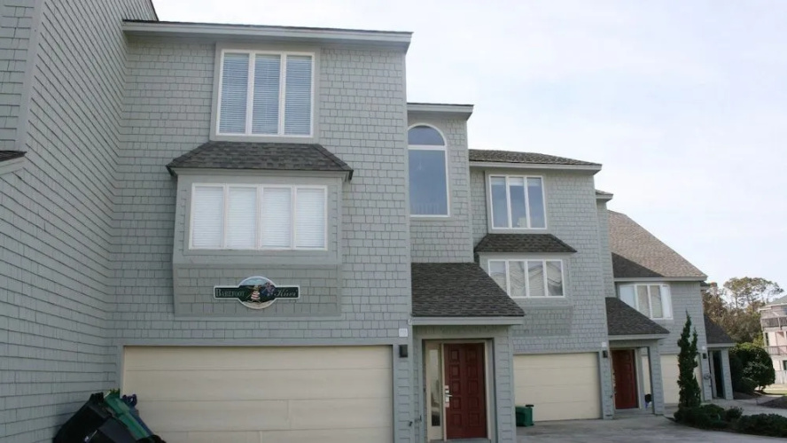 Barefoot Kiwi - 4 Br home by RedAwning