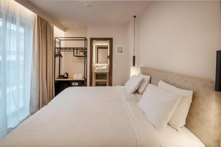 IRA Hotel