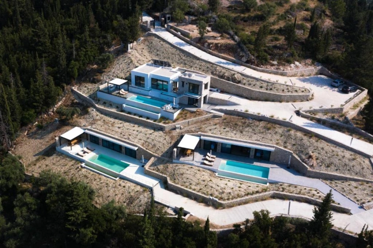 2 Bedrooms Villa