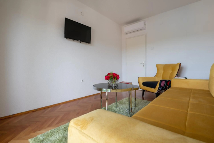 Apartments & rooms Leon