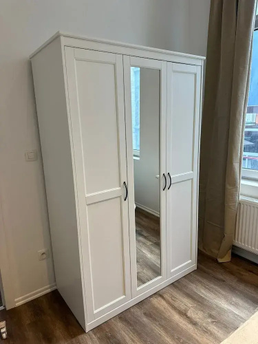 Stylish 1BR plus LR Apt Ghent Castle