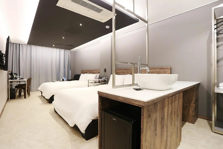 Louis Hotel