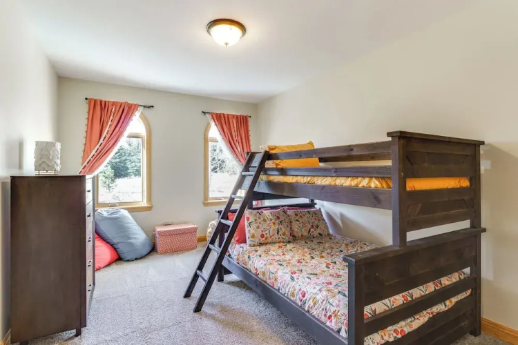 2 Mi to Angel Fire Resort: Mtn-view Condo!