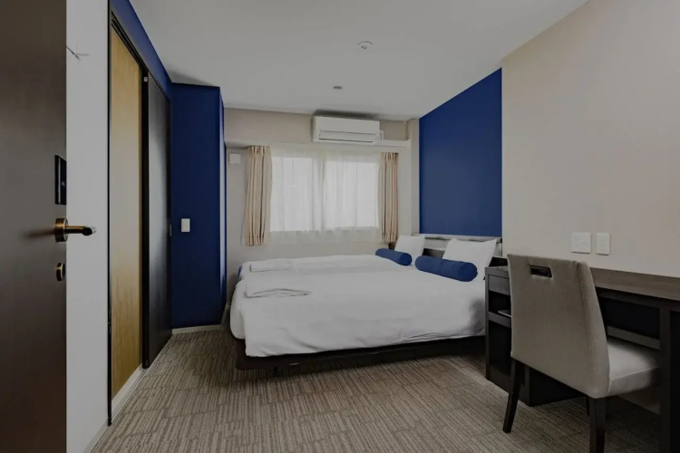 Shinsaibashi Crystal Hotel