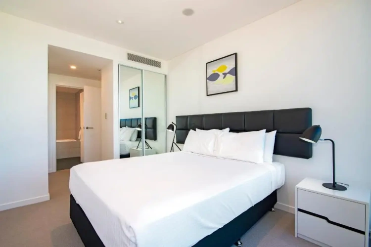 2 Bedrooms Apartment