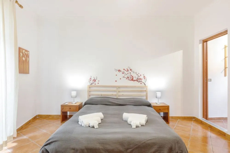 Maqueda Balcony Apartment