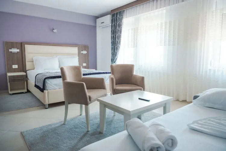 EMERALD Hotel