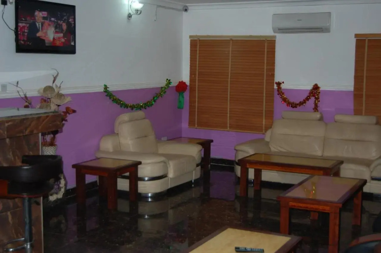 Nue Crest Hotel