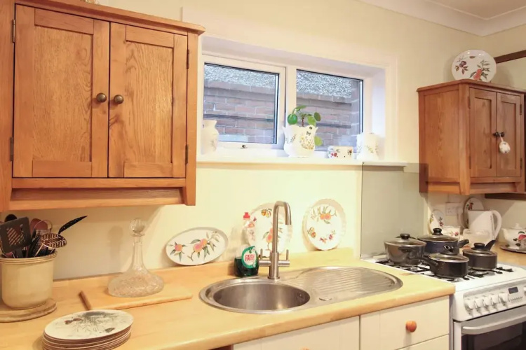 Regents park road single room
