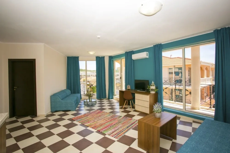 1 Bedroom Apartment with balcony and with park view