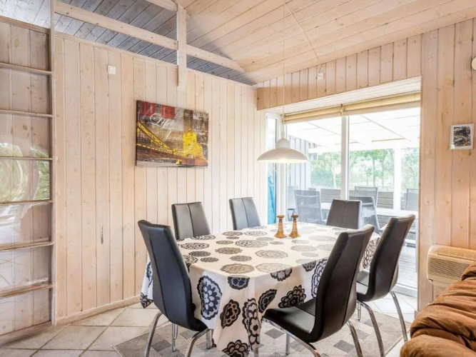 6 Person Holiday Home in Hemmet