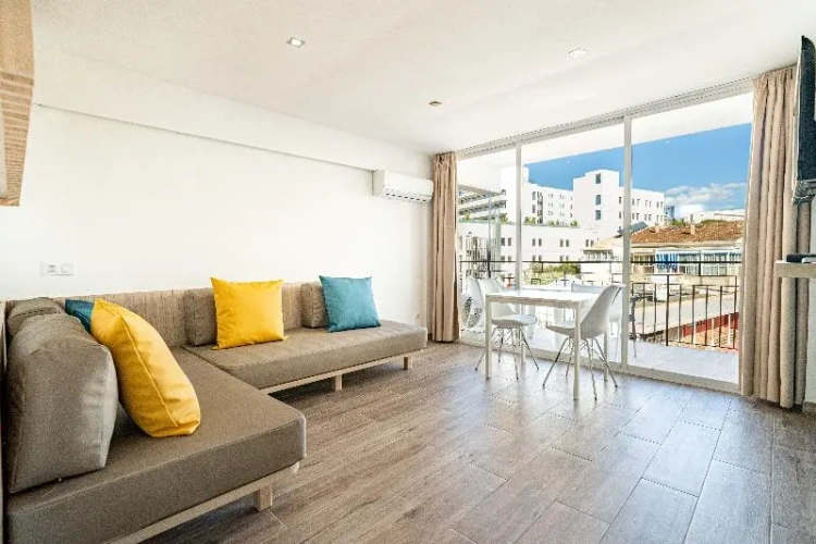 1 Bedroom Apartment with balcony