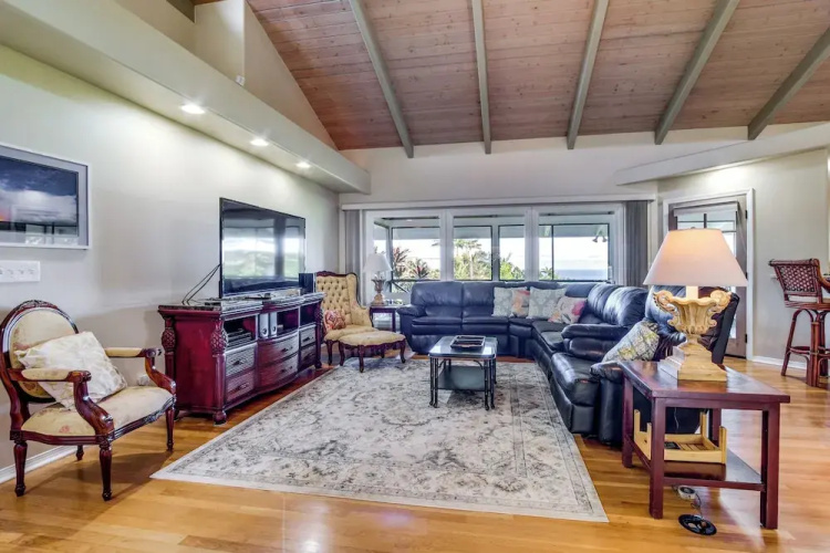 Honomu Home w/ Screened Lanai + Ocean Views!