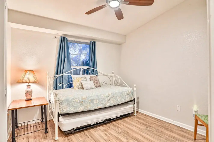 Home With Enclosed Yard, Fire Pit, Wifi, W/d, & AC - Great Location