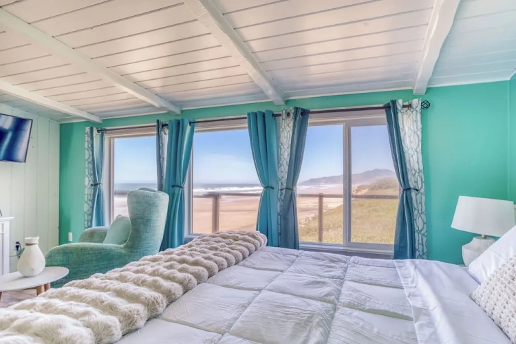 Standard Double room with partial ocean view