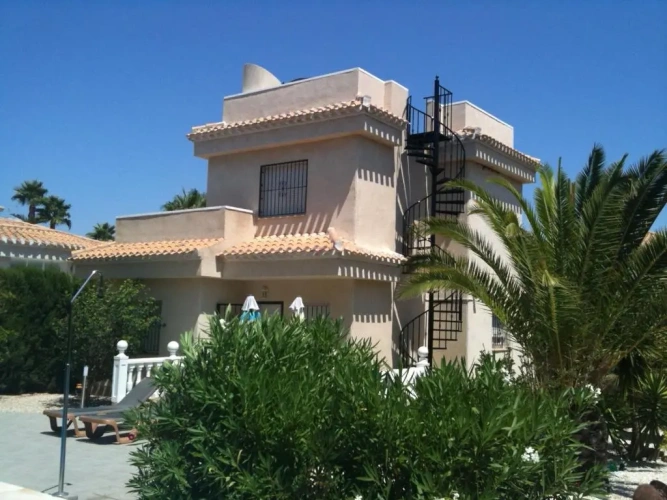 3 Bedrooms Villa