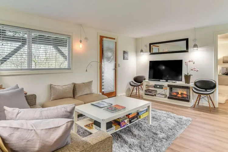 2 Bedrooms Apartment