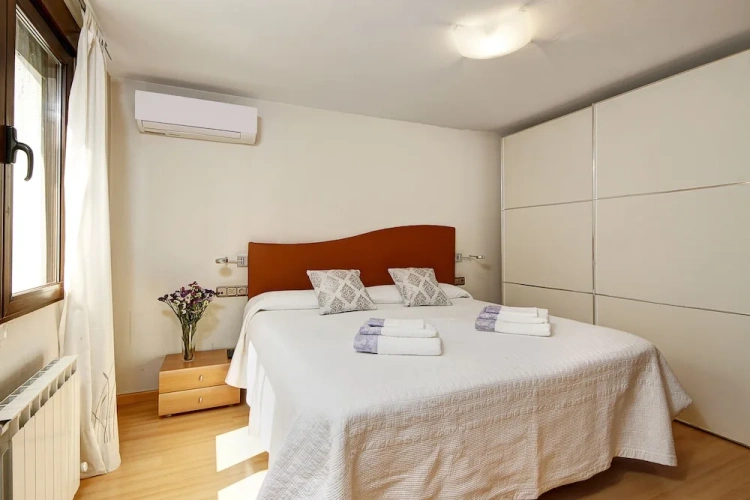 2 Bedrooms Apartment