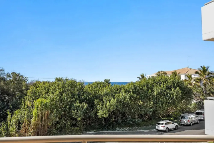 Pristine 2-bed Apartment With Pool and Balcony