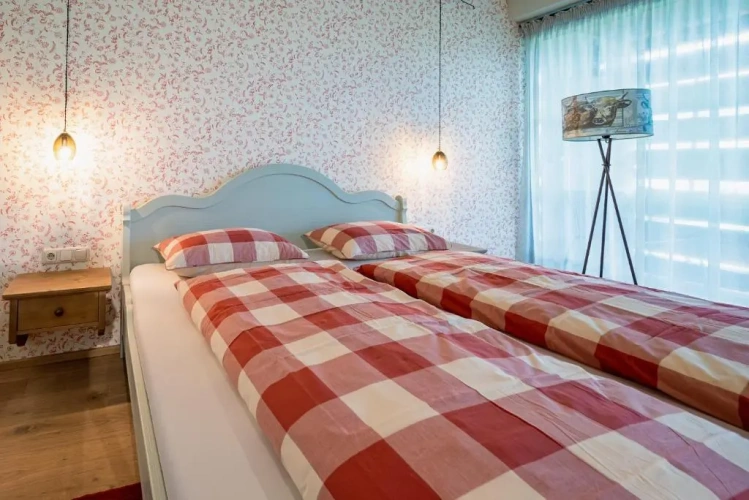 Standard Twin room with lake view