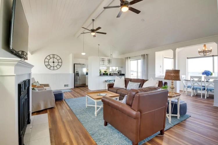 4 Bedrooms Cottage with balcony