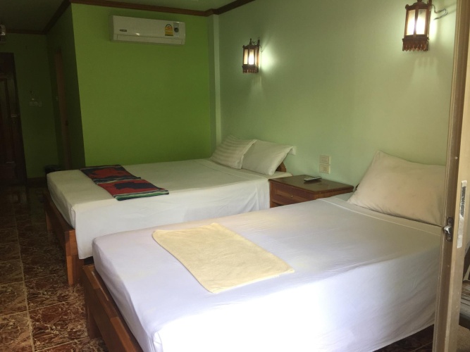 Standard Triple room