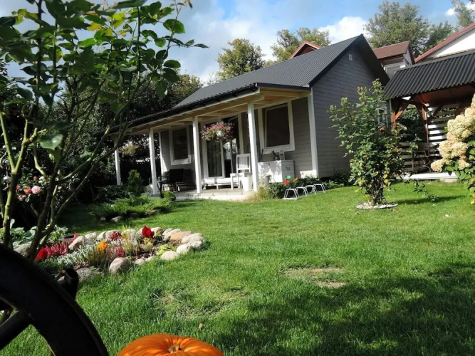 House by the Lake in Wiselka